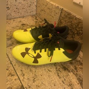 Under Armour Boys' UA Spotlight JR. Soccer Cleats youth size 5 great condition